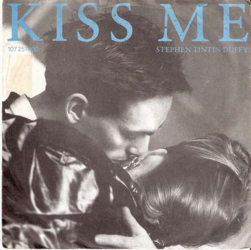 Cover Stephen Tintin Duffy* - Kiss Me (7, Single) Schallplatten Ankauf